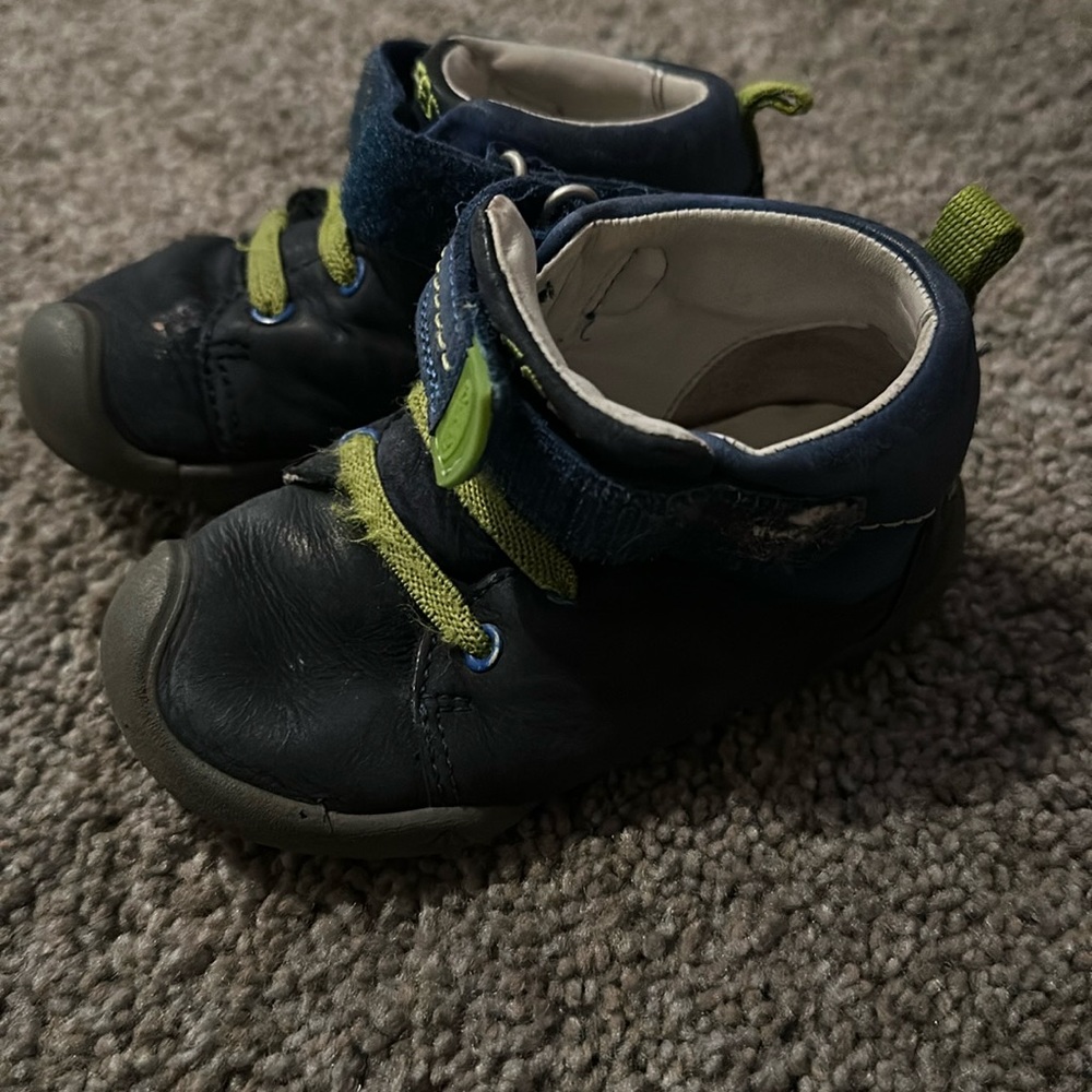 Green and blue keen toddler shoe